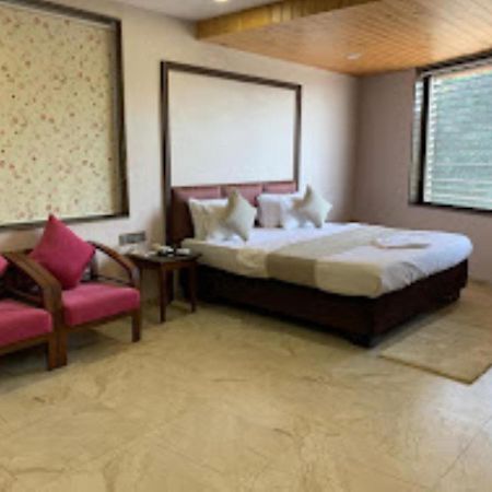 Hotel Radhe Ānand Dış mekan fotoğraf