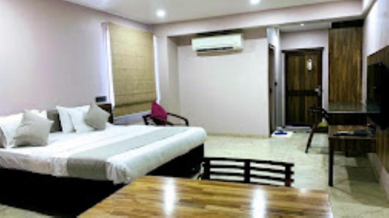 Hotel Radhe Ānand Dış mekan fotoğraf