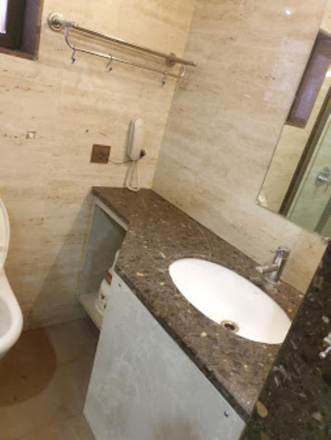 Hotel Radhe Ānand Dış mekan fotoğraf